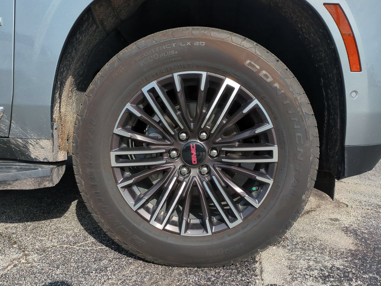 Used 2025 GMC Yukon Elevation AWD/4WD image 11