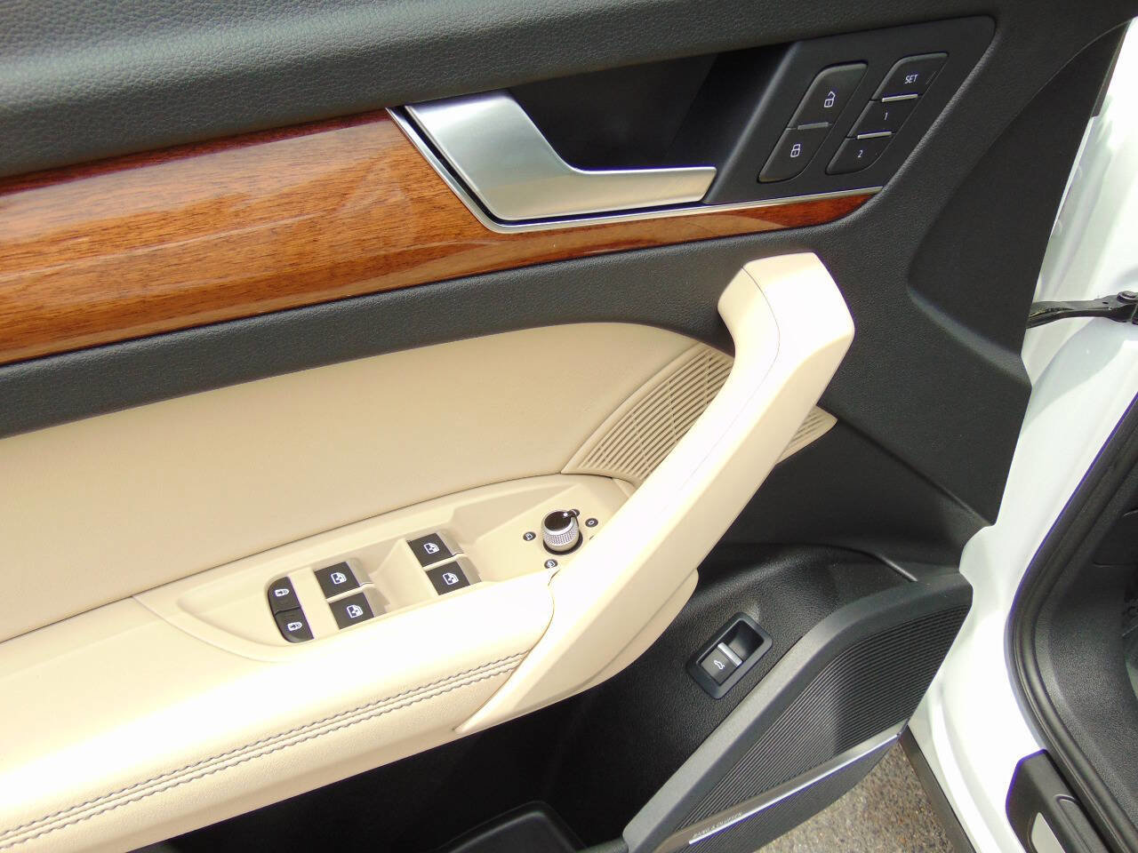 Used 2022 Audi Q5 2.0T Premium Plus w/ Premium Plus Package image 8