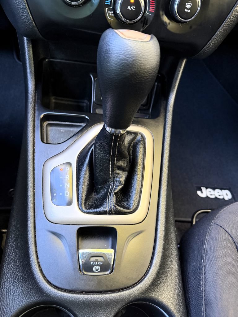 Used 2018 Jeep Cherokee Latitude FWD image 20