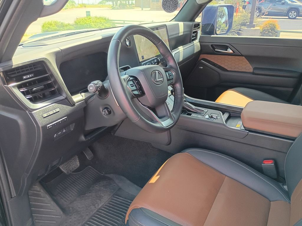 Used 2024 Lexus GX 550 w/ Accessory Package (Z1) AWD/4WD image 9