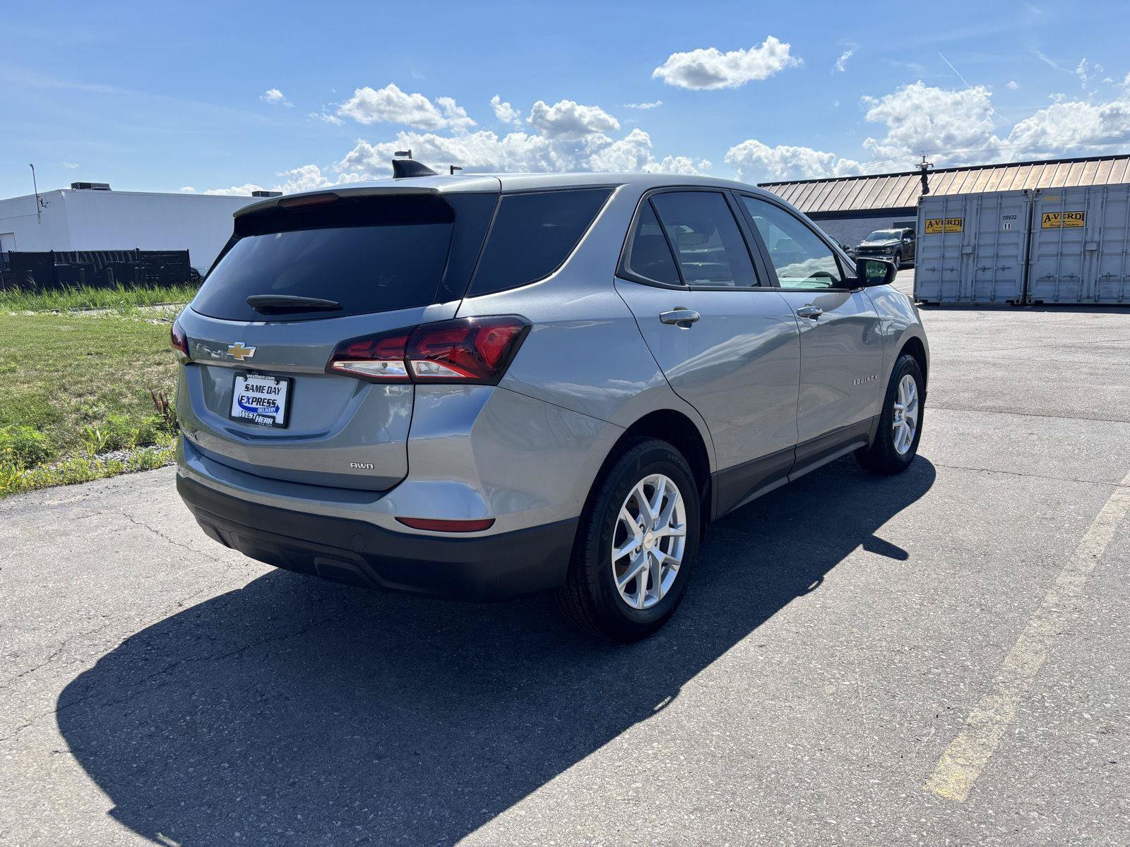 Used 2024 Chevrolet Equinox LS w/ LS Convenience Package AWD/4WD image 7