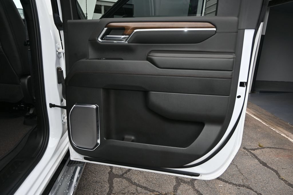 Used 2024 Chevrolet Silverado 2500 High Country w/ High Country Premium Package AWD/4WD image 12