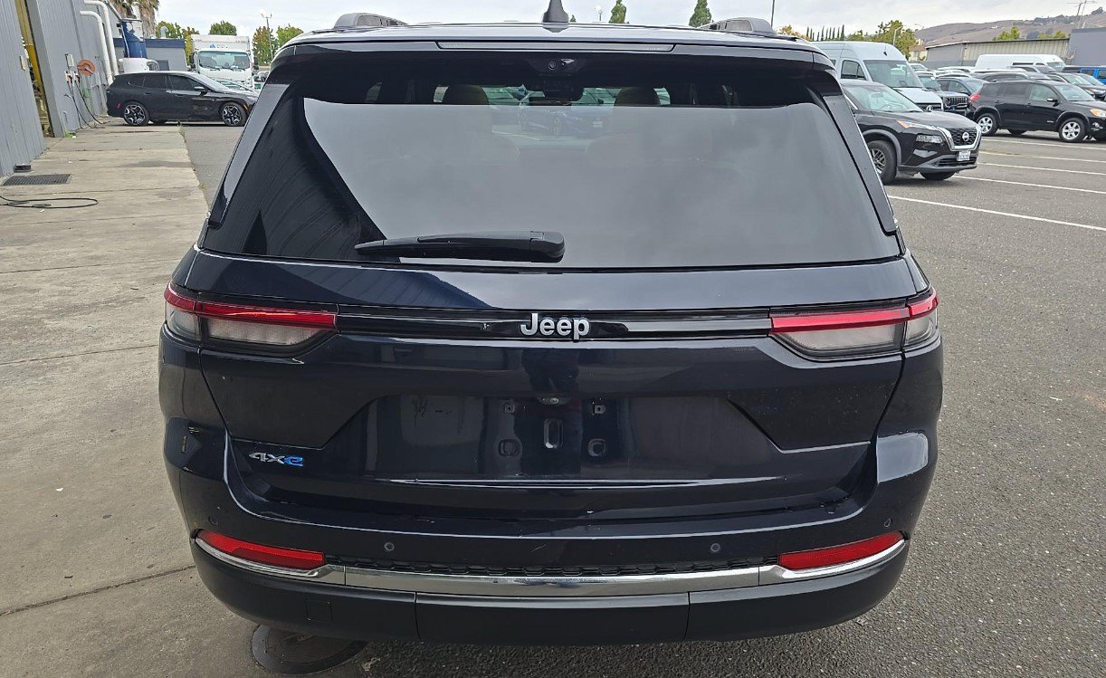 Used 2024 Jeep Grand Cherokee Limited 4xe w/ Luxury Tech Group II AWD/4WD image 5