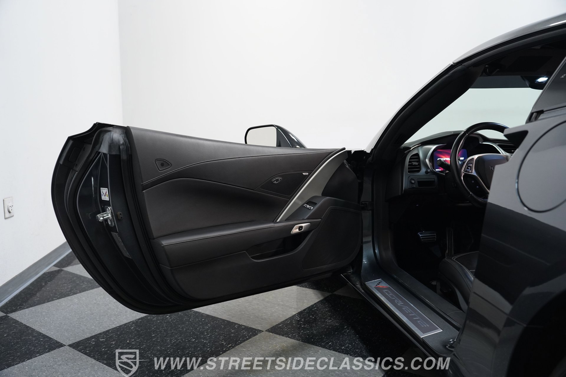 Used 2017 Chevrolet Corvette Stingray Coupe w/ Carbon Flash Badge Package image 35