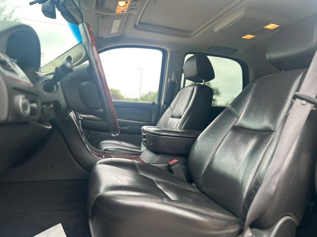 Used 2007 Cadillac Escalade AWD w/ Information Package image 11
