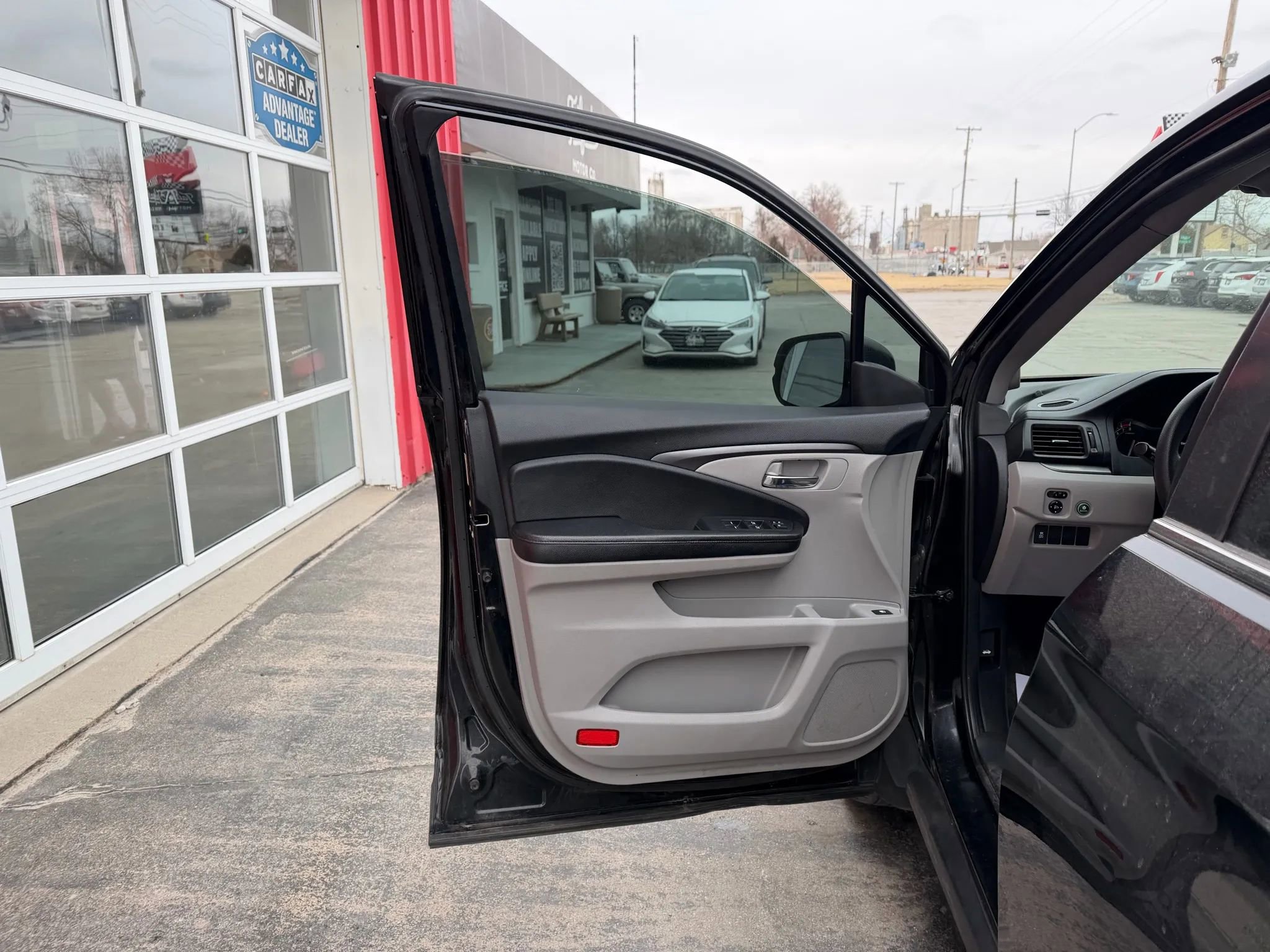 Used 2016 Honda Pilot LX image 9