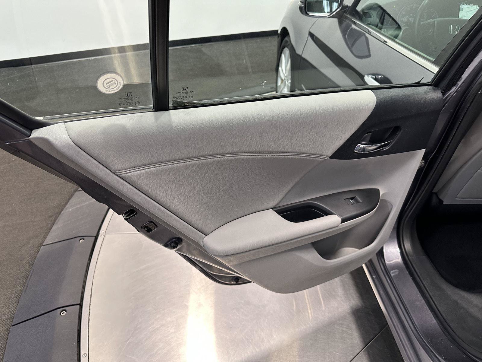 Used 2013 Honda Accord EX-L image 25