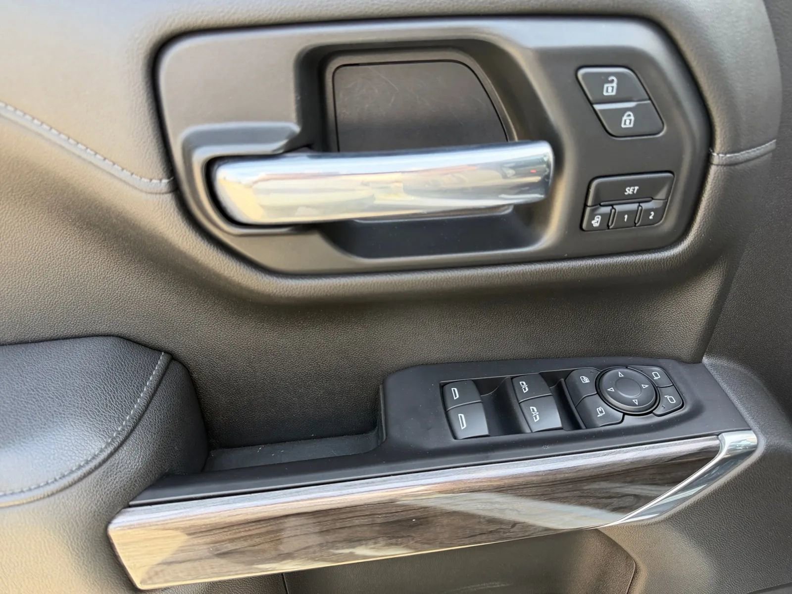 Used 2021 Chevrolet Silverado 1500 LTZ image 15