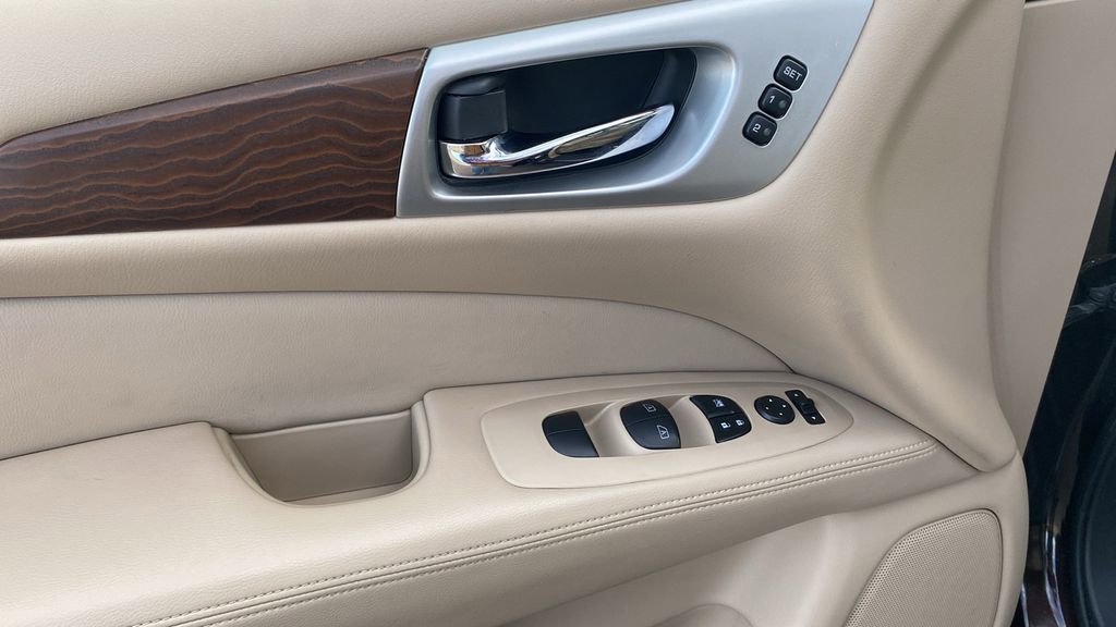 Used 2019 Nissan Pathfinder Platinum image 18