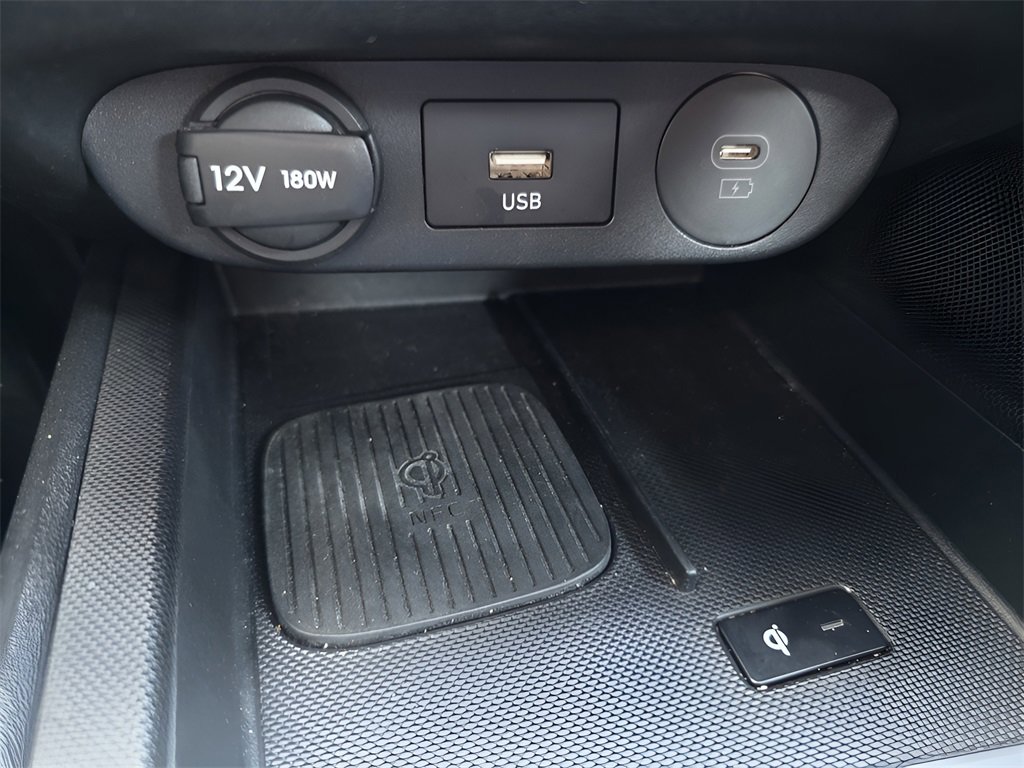 Certified 2025 Hyundai Elantra Limited image 37