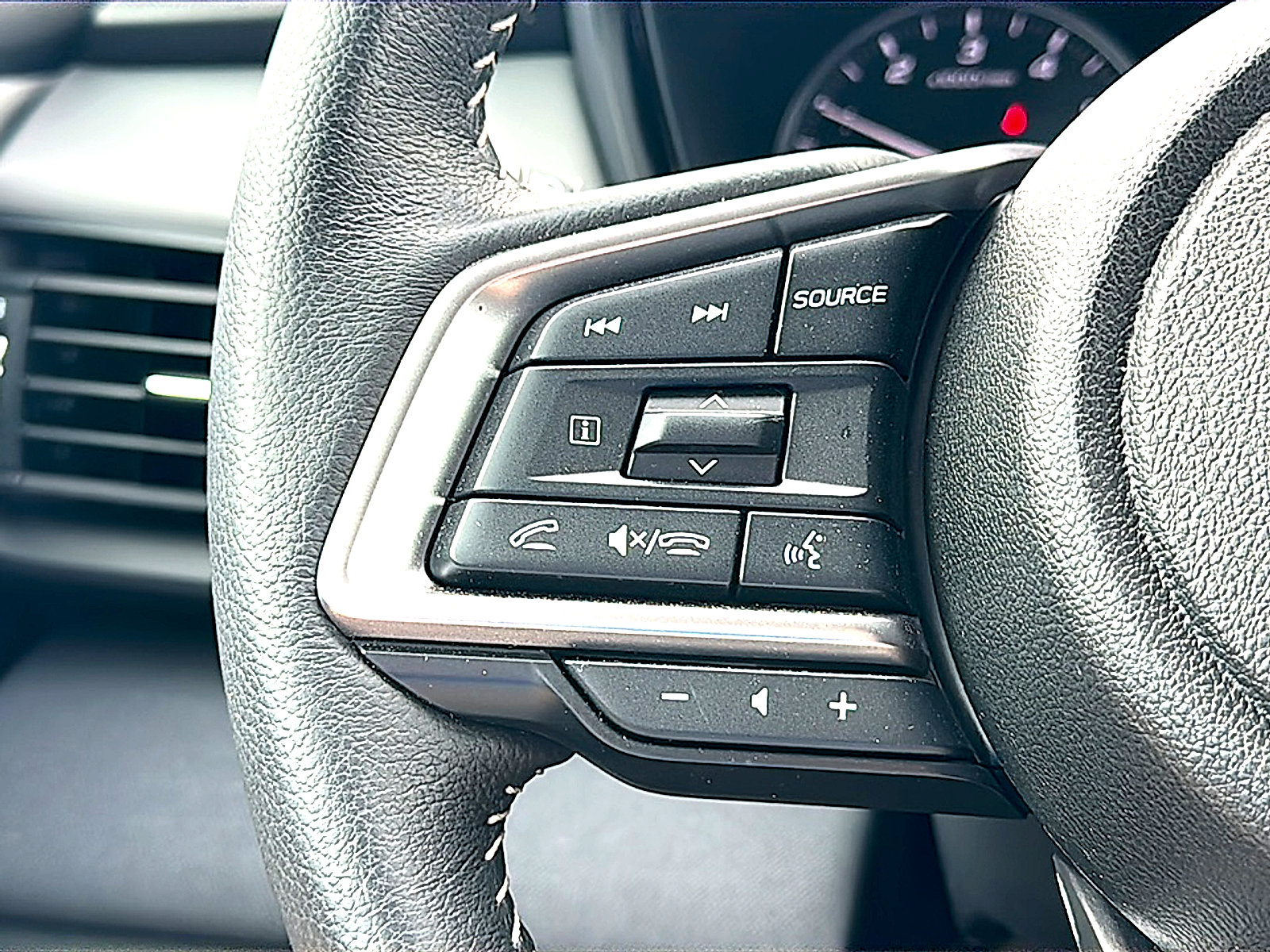 Used 2025 Subaru Outback Premium image 29