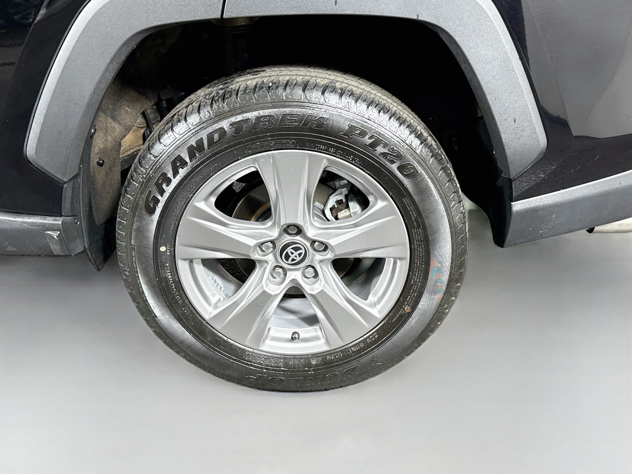 Used 2025 Toyota RAV4 XLE AWD/4WD image 37