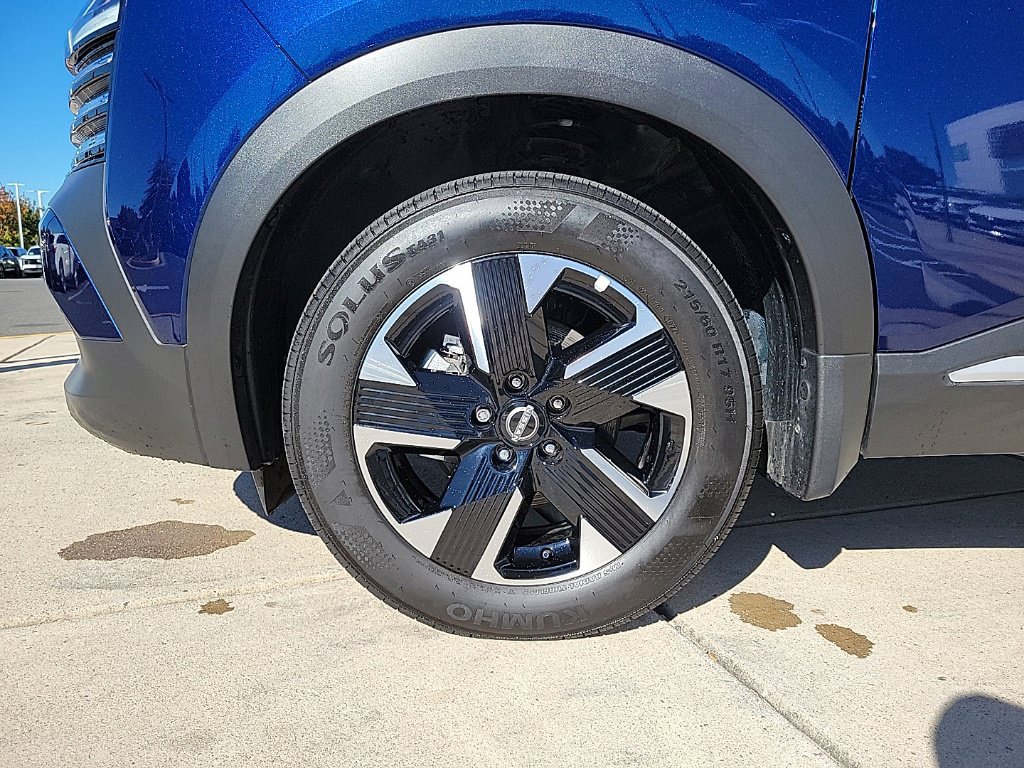 Certified 2025 Nissan Kicks SV w/ Charging Package AWD/4WD image 8