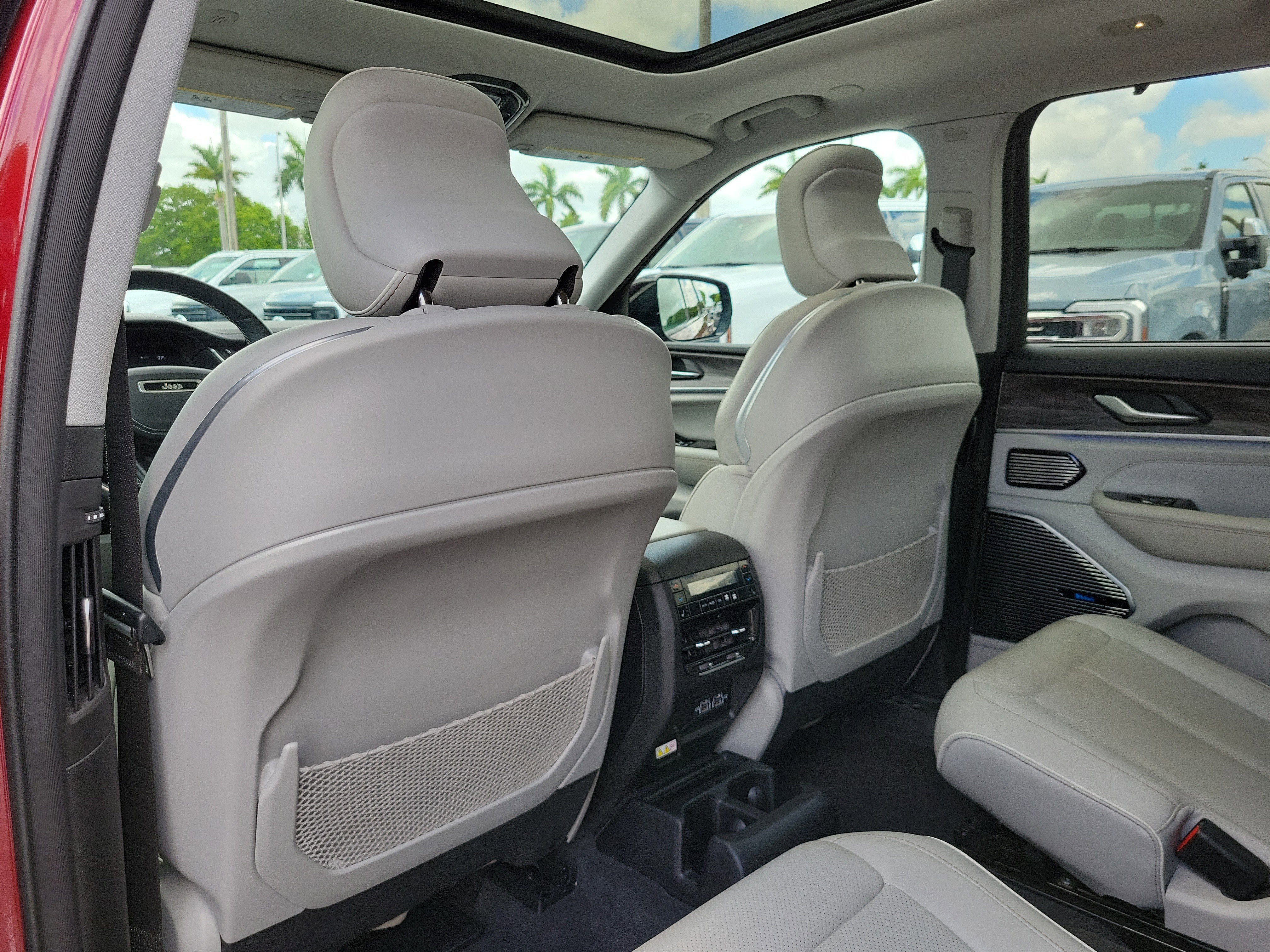 Used 2021 Jeep Grand Cherokee L Overland w/ Luxury Tech Group IV RWD image 15