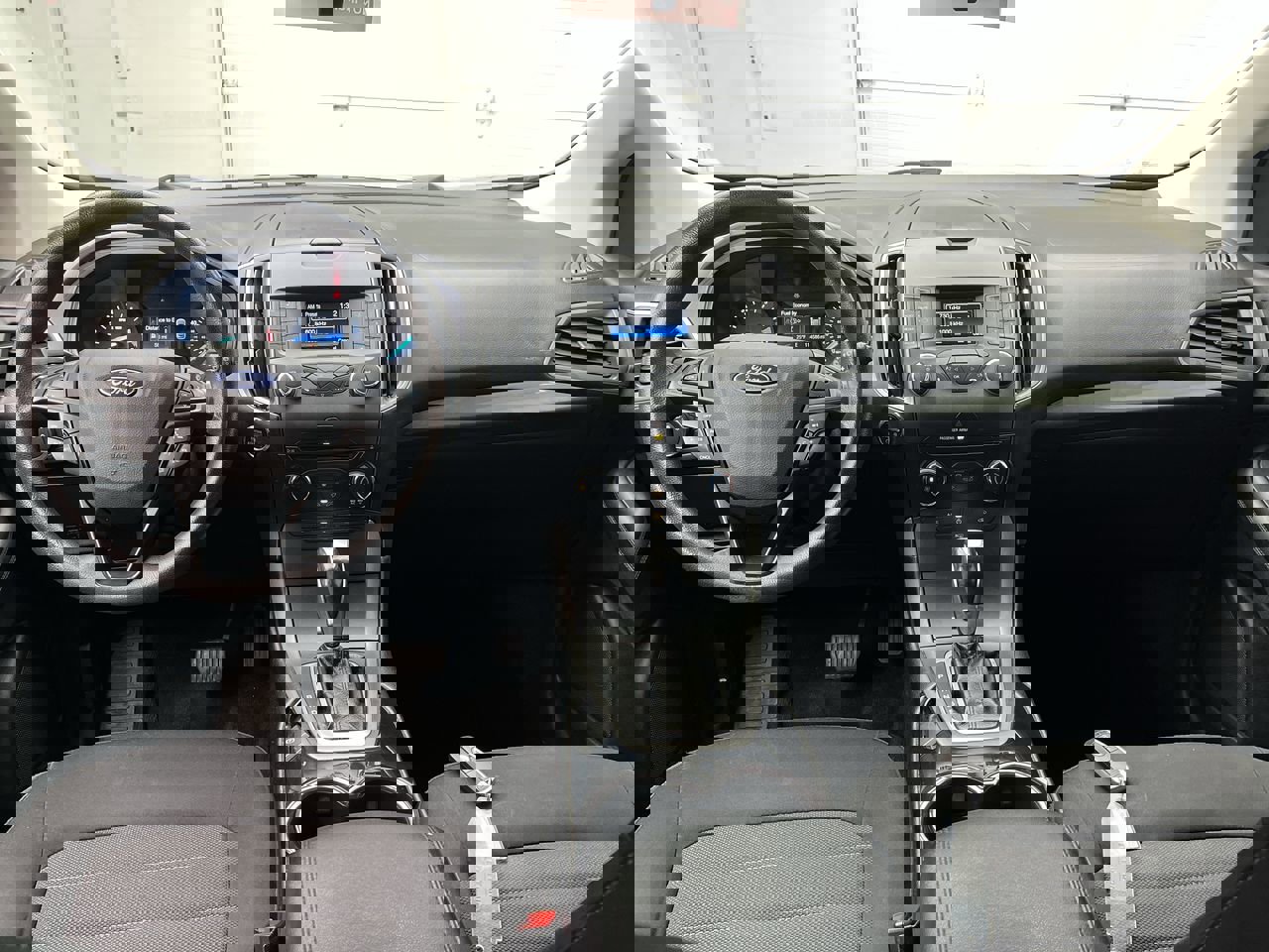 Used 2018 Ford Edge SE image 4