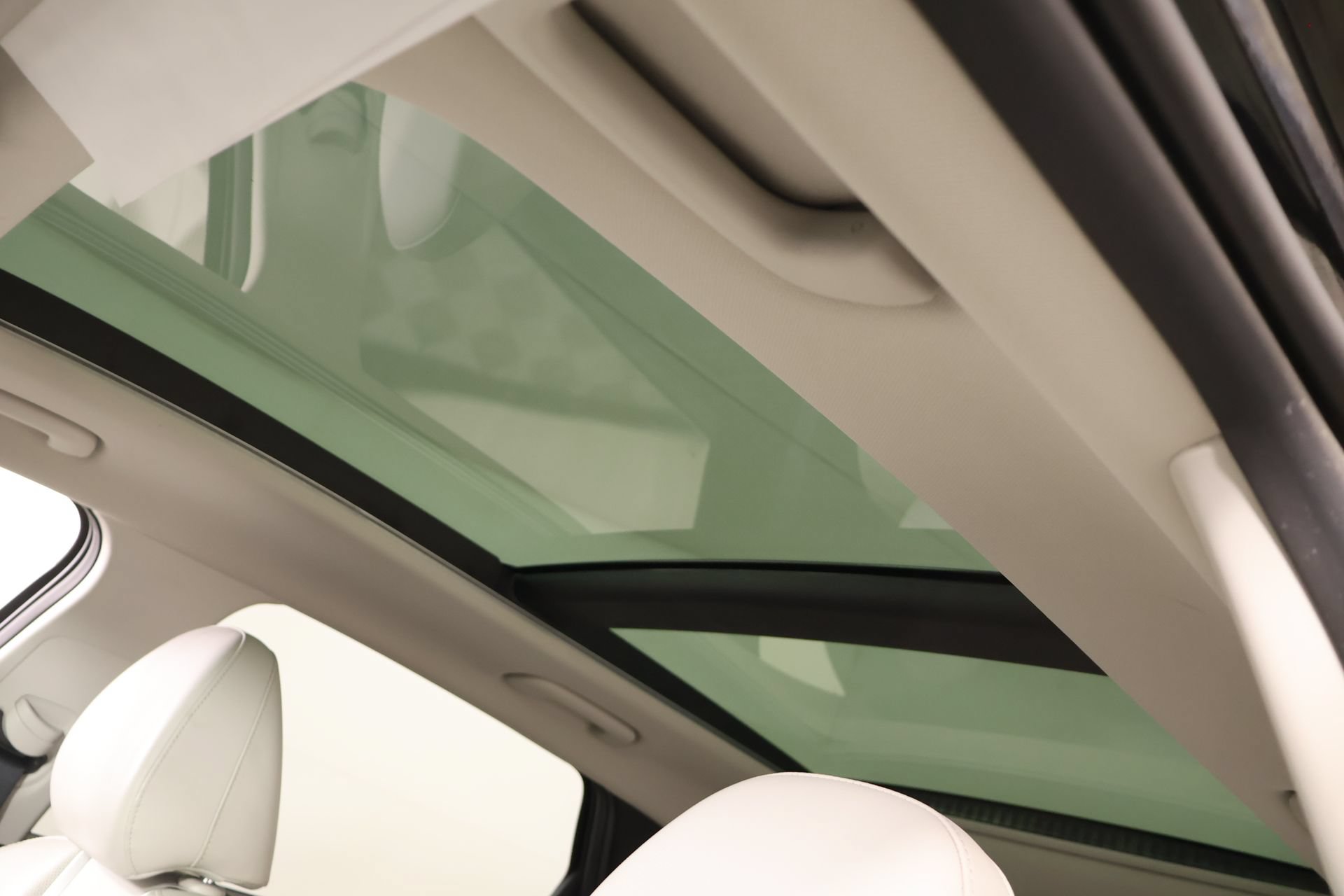 Certified 2024 Hyundai Tucson Limited AWD/4WD image 16
