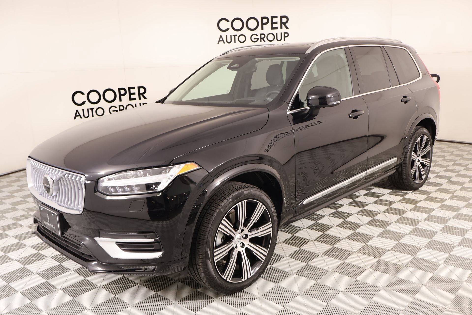 Used 2025 Volvo XC90 B6 Ultra w/ Protection Package Premier AWD/4WD image 11