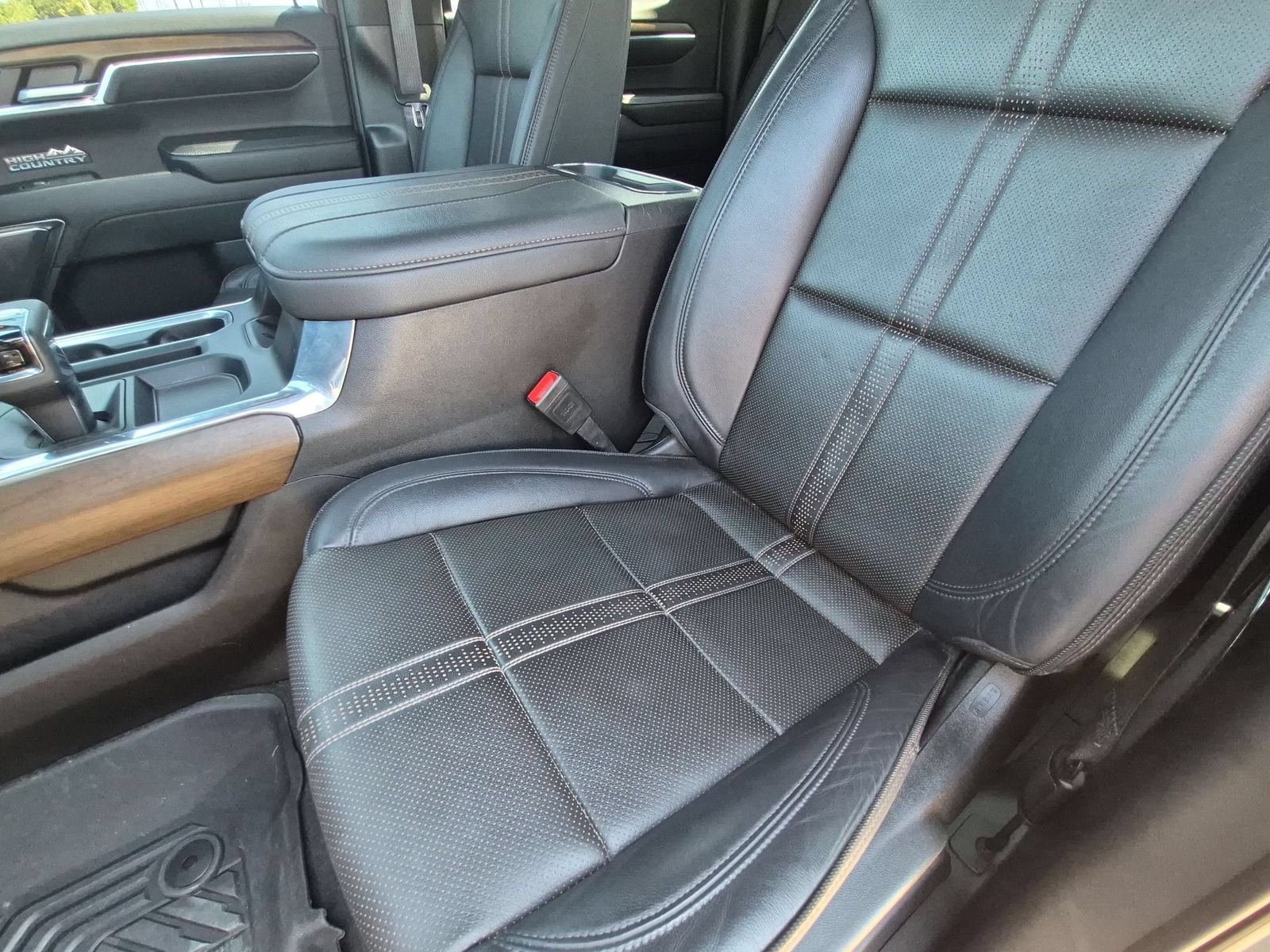 Used 2024 Chevrolet Silverado 1500 High Country w/ Z71 Off-Road Package AWD/4WD image 24