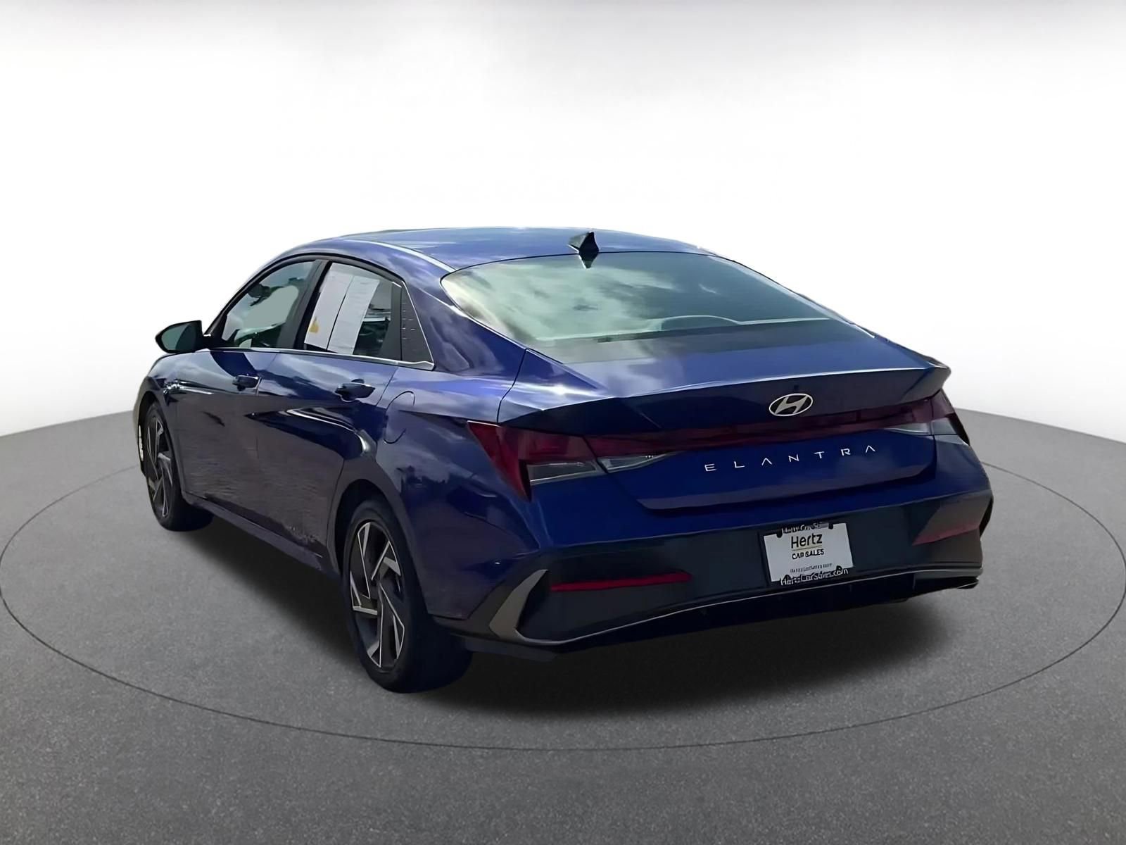 Used 2025 Hyundai Elantra SEL FWD image 9
