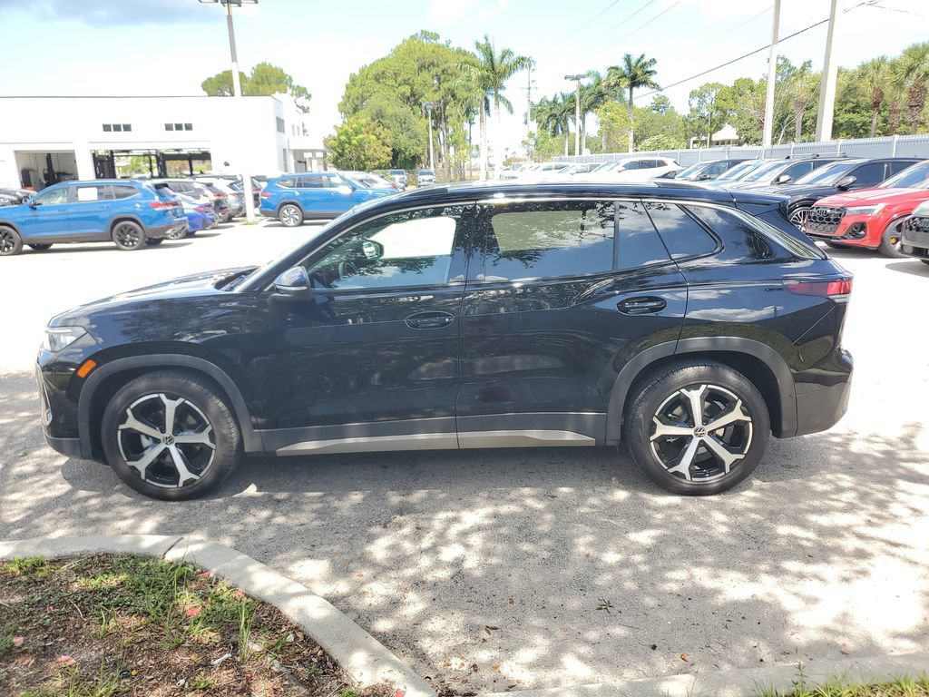 Certified 2026 Volkswagen Tiguan SE FWD image 8