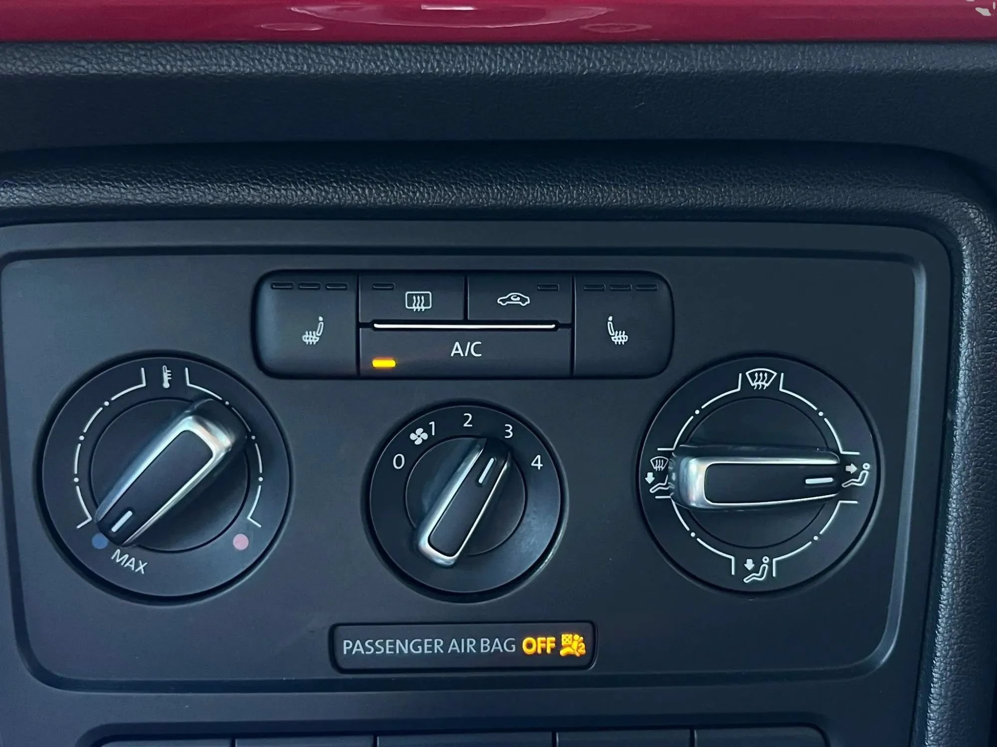 Used 2015 Volkswagen Beetle TDI FWD image 31