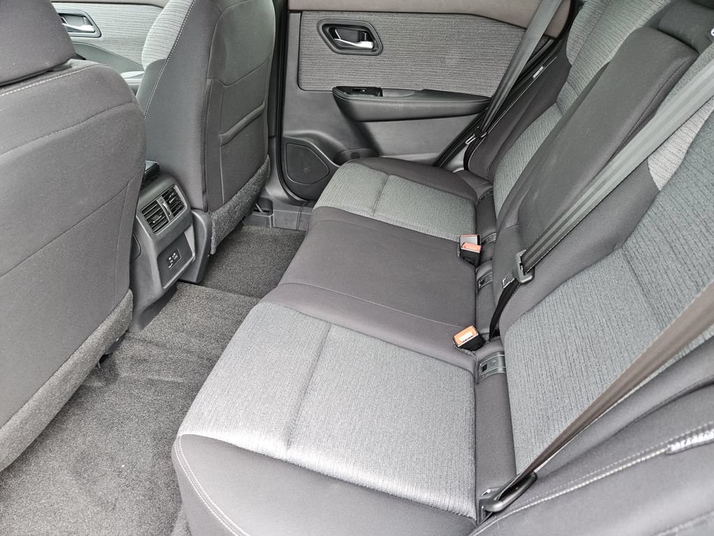 Used 2023 Nissan Rogue SV FWD image 19