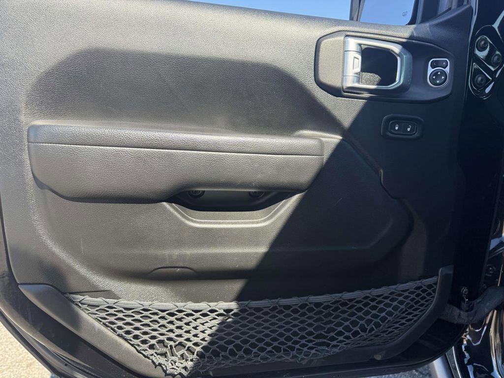 Used 2022 Jeep Gladiator Sport image 12