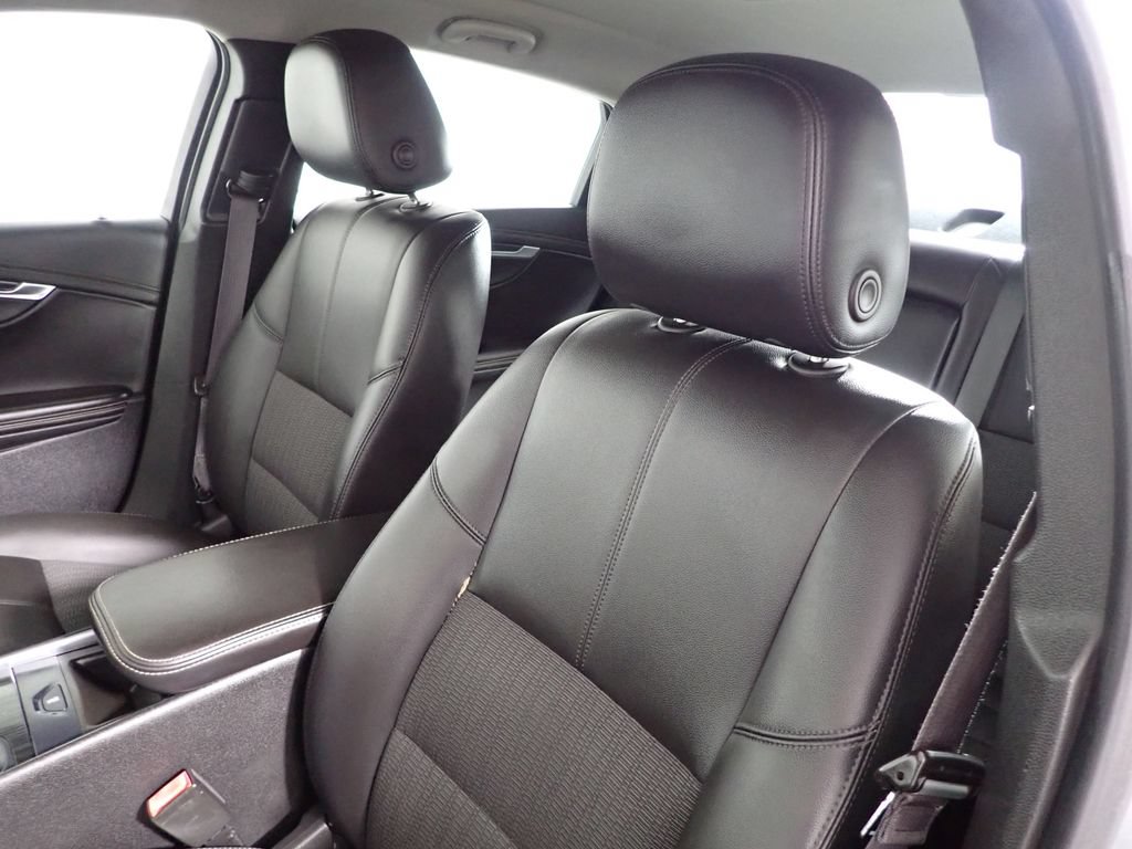 Used 2016 Chevrolet Impala LT FWD image 18