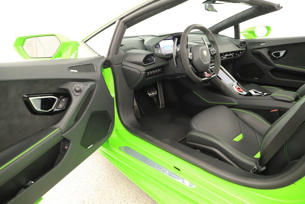 Used 2022 Lamborghini Huracan EVO RWD image 14
