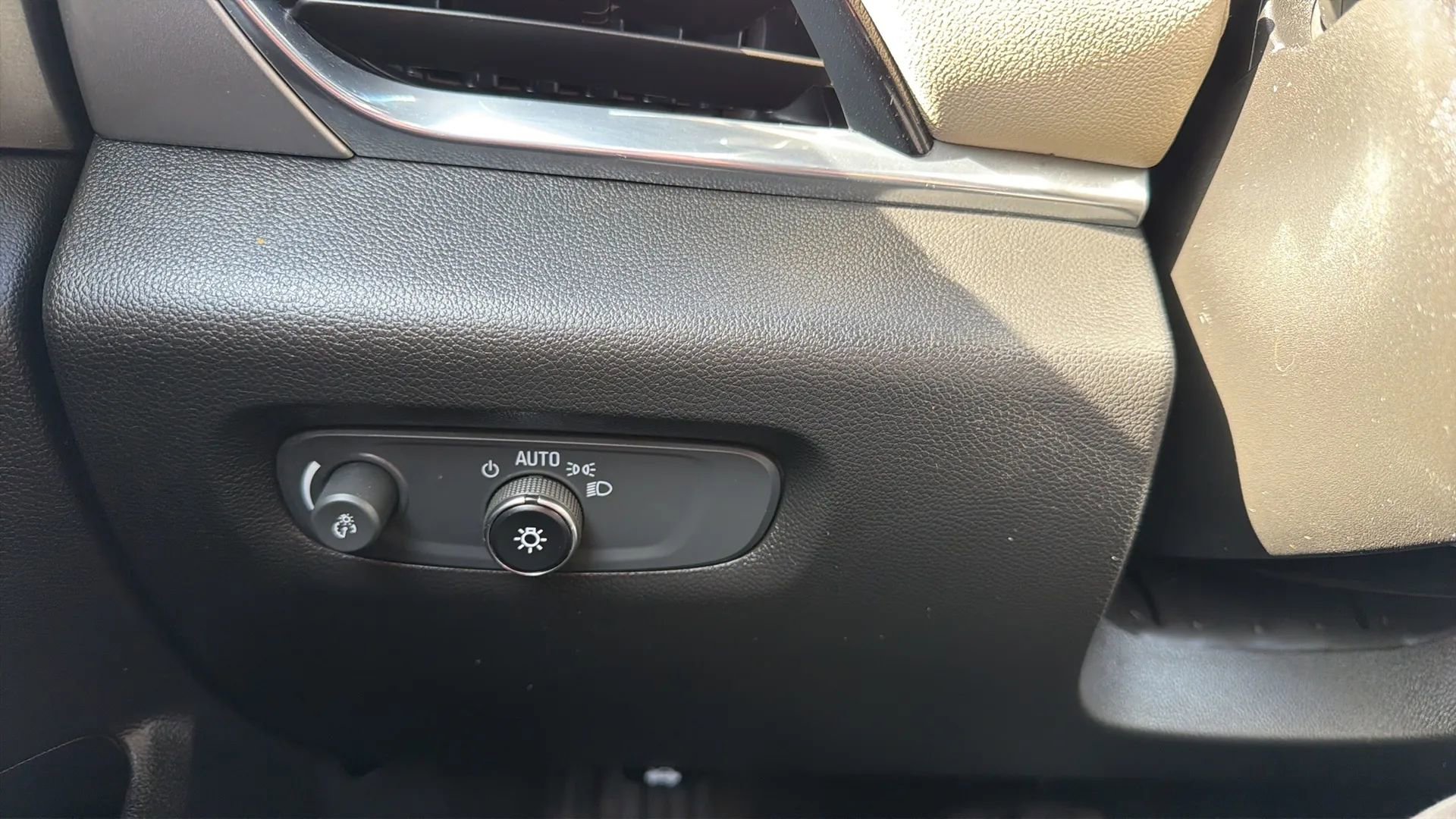 Used 2022 Chevrolet Traverse LT AWD/4WD image 15
