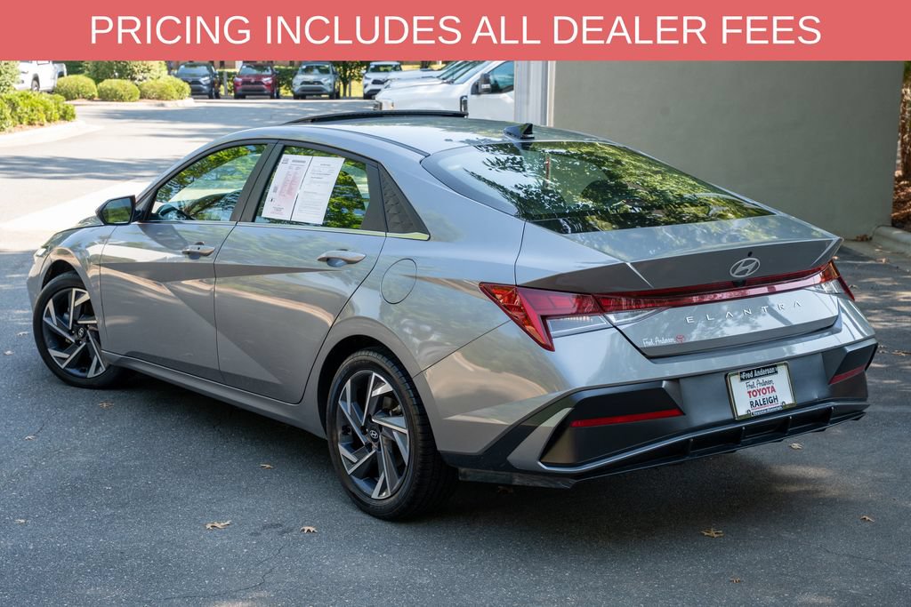 Used 2025 Hyundai Elantra SEL FWD image 3