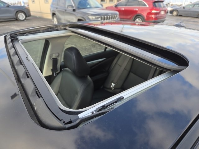 Used 2015 INFINITI Q50 Premium w/ Navigation Package image 3