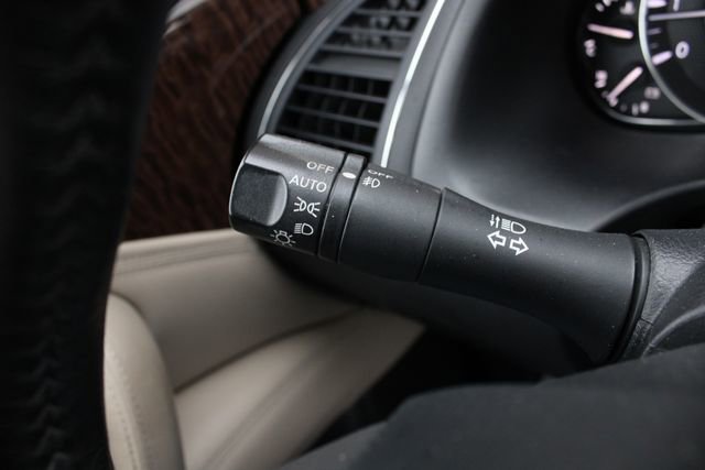 Used 2018 Nissan Armada Platinum w/ Interior Lighting Package image 11