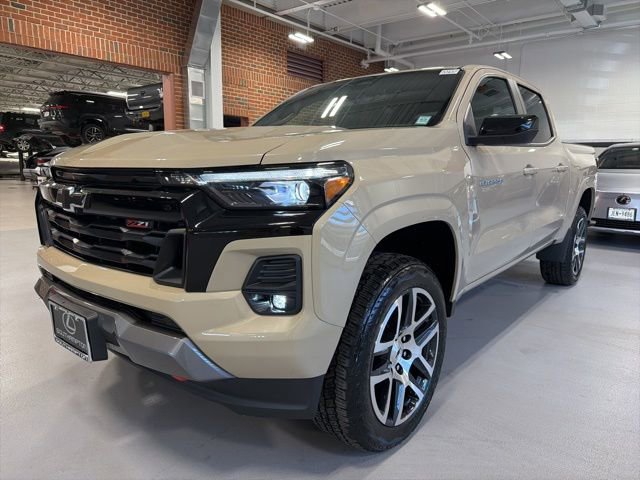 Used 2023 Chevrolet Colorado Z71 w/ Z71 Convenience Package 2 image 3