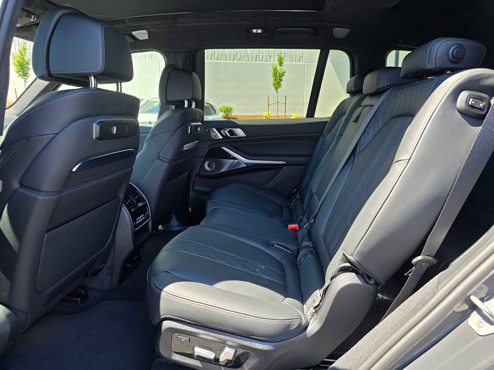 New 2026 BMW X7 M60i image 18