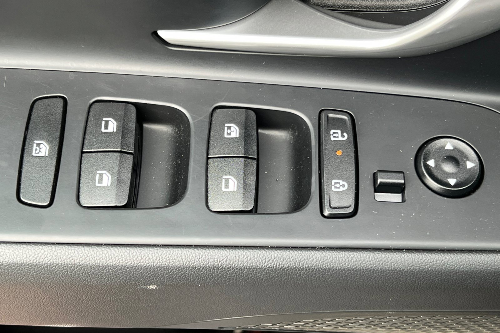 Used 2024 Hyundai Elantra SEL image 12