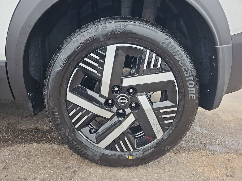 New 2026 Nissan Kicks SV w/ SV Premium Package FWD image 36