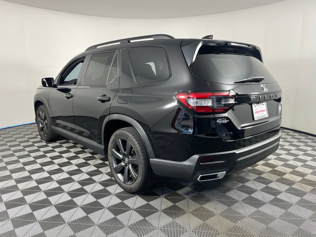 Certified 2025 Honda Pilot Sport image 3