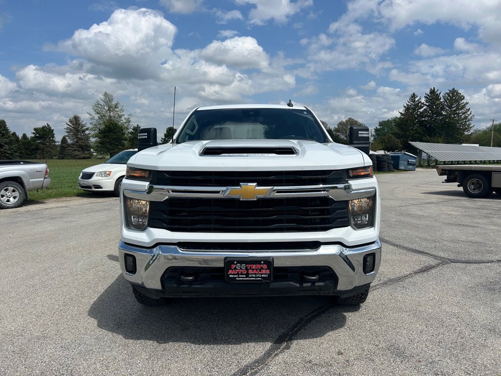 Used 2024 Chevrolet Silverado 2500 LT AWD/4WD image 2
