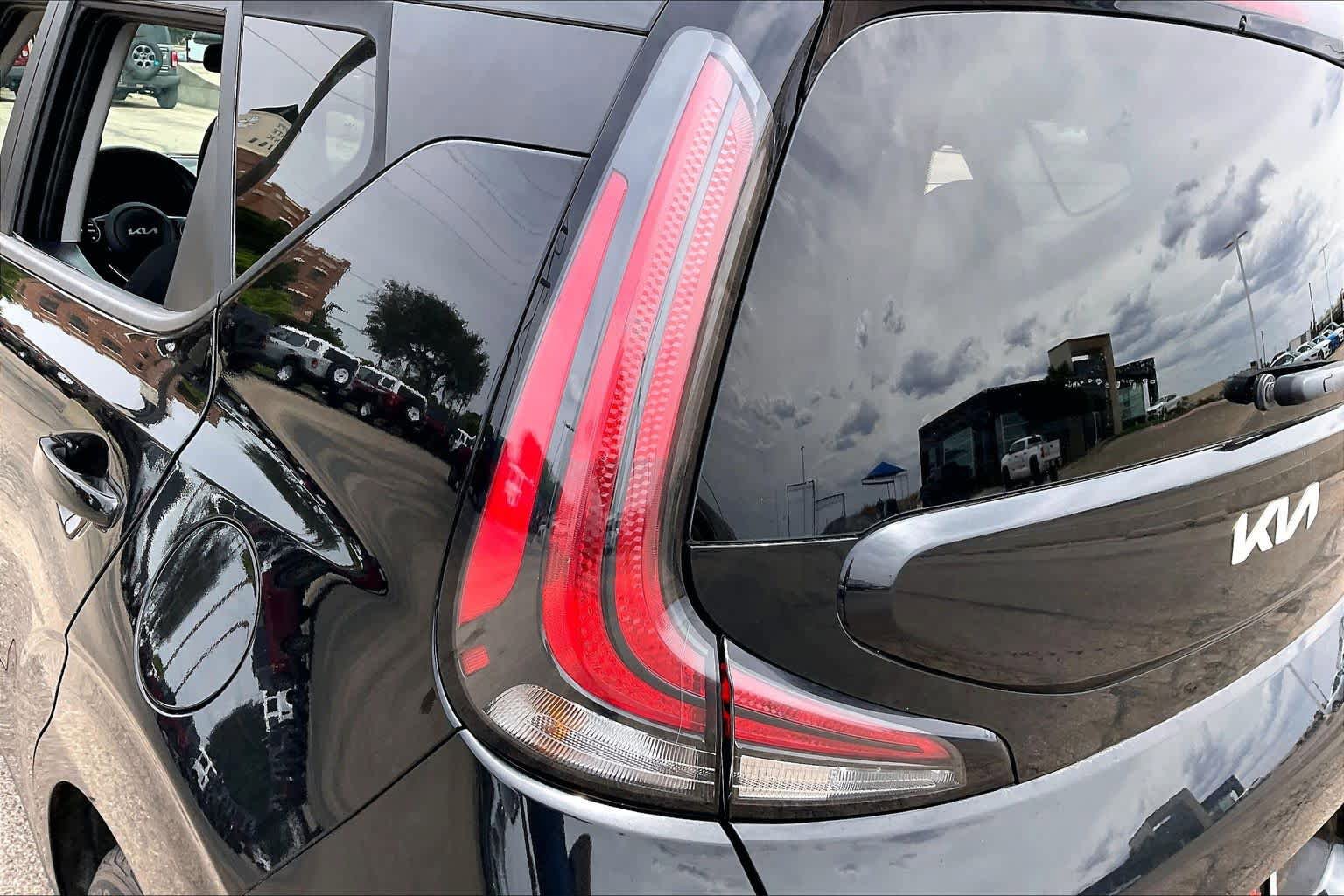 Used 2024 Kia Soul LX w/ Option Group 015 FWD image 27