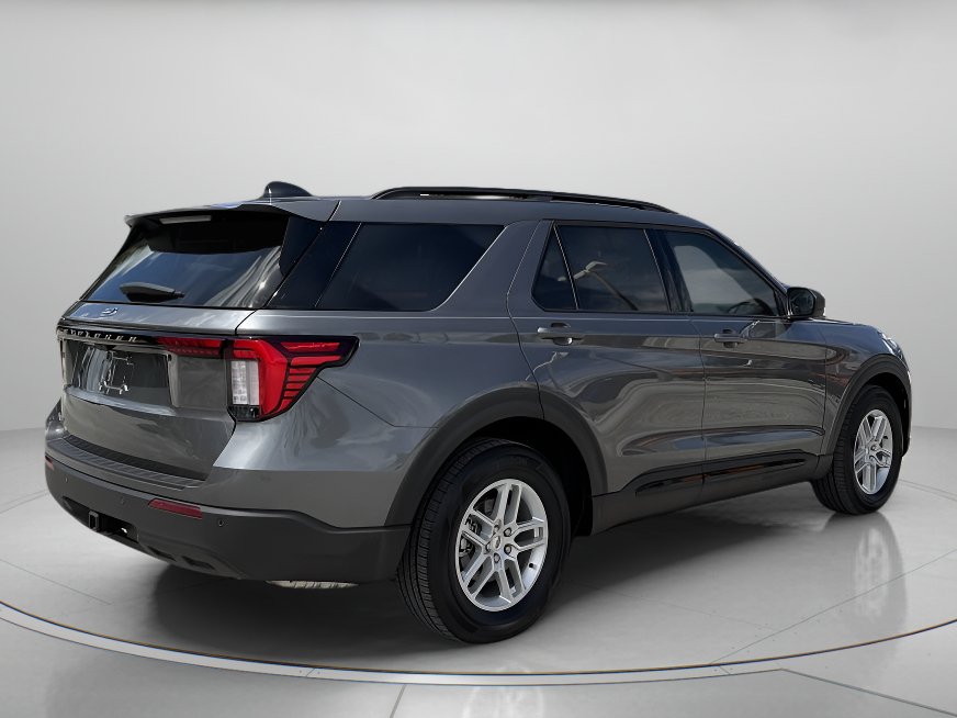Used 2026 Ford Explorer Active RWD image 3