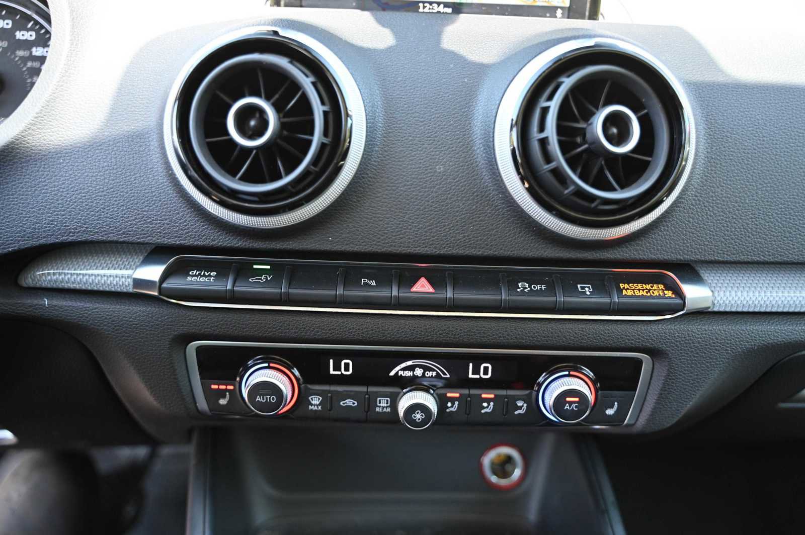 Used 2016 Audi A3 e-tron Premium Plus w/ Premium Plus Package FWD image 17