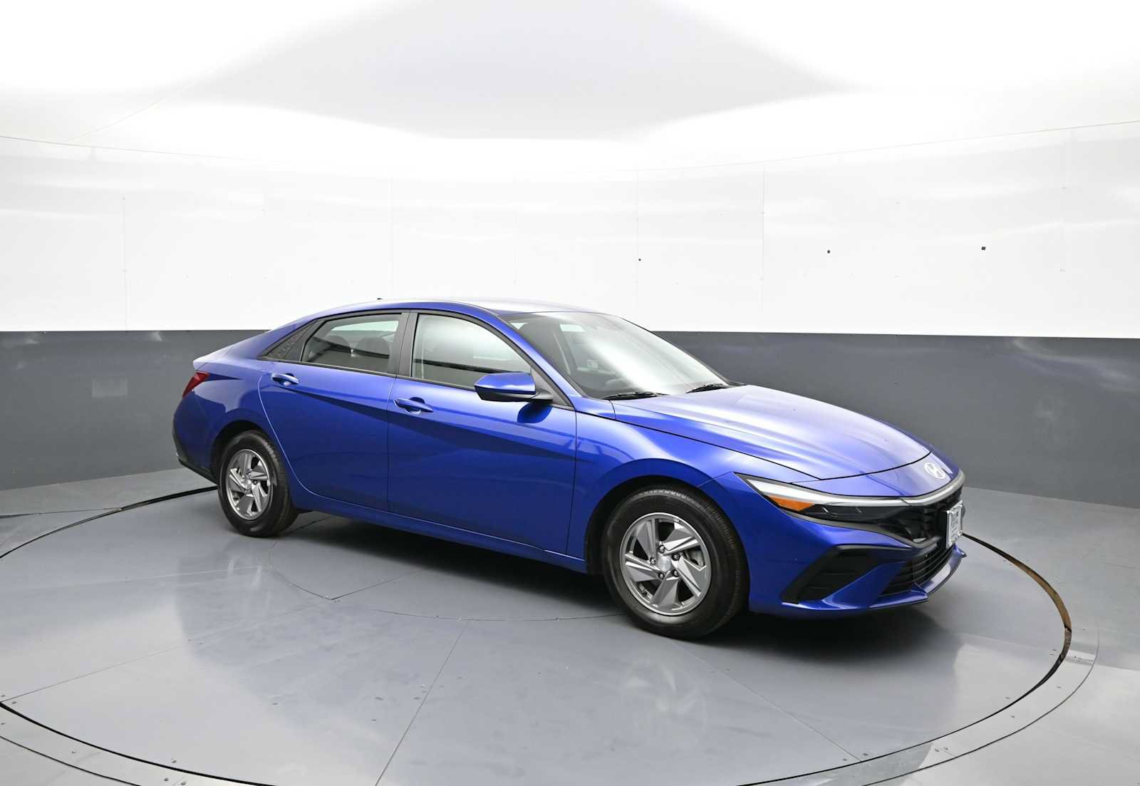 Certified 2025 Hyundai Elantra SE FWD image 3