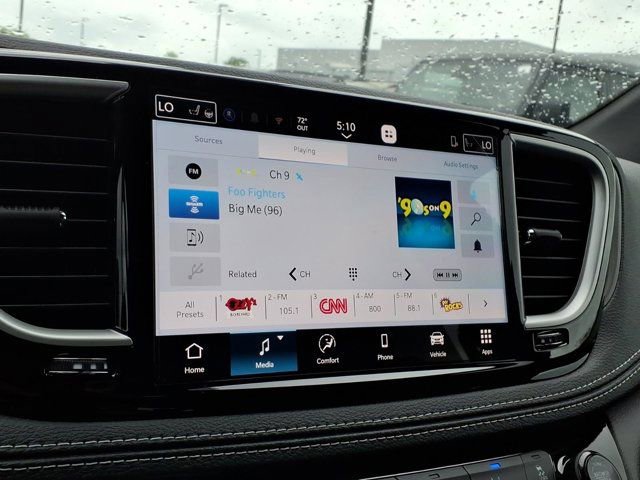 New 2027 Chrysler Pacifica Select FWD image 8