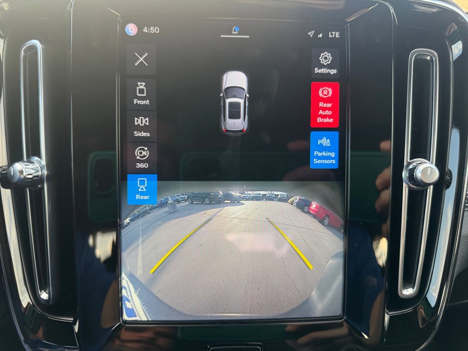 Used 2021 Volvo XC40 P8 Recharge w/ Advanced Package image 23