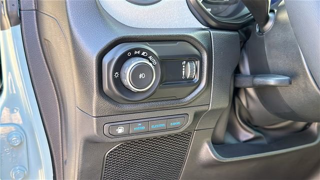 Used 2024 Jeep Wrangler Unlimited image 12