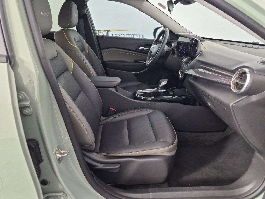 Used 2025 Chevrolet Trax ACTIV w/ Driver Confidence Package FWD image 36