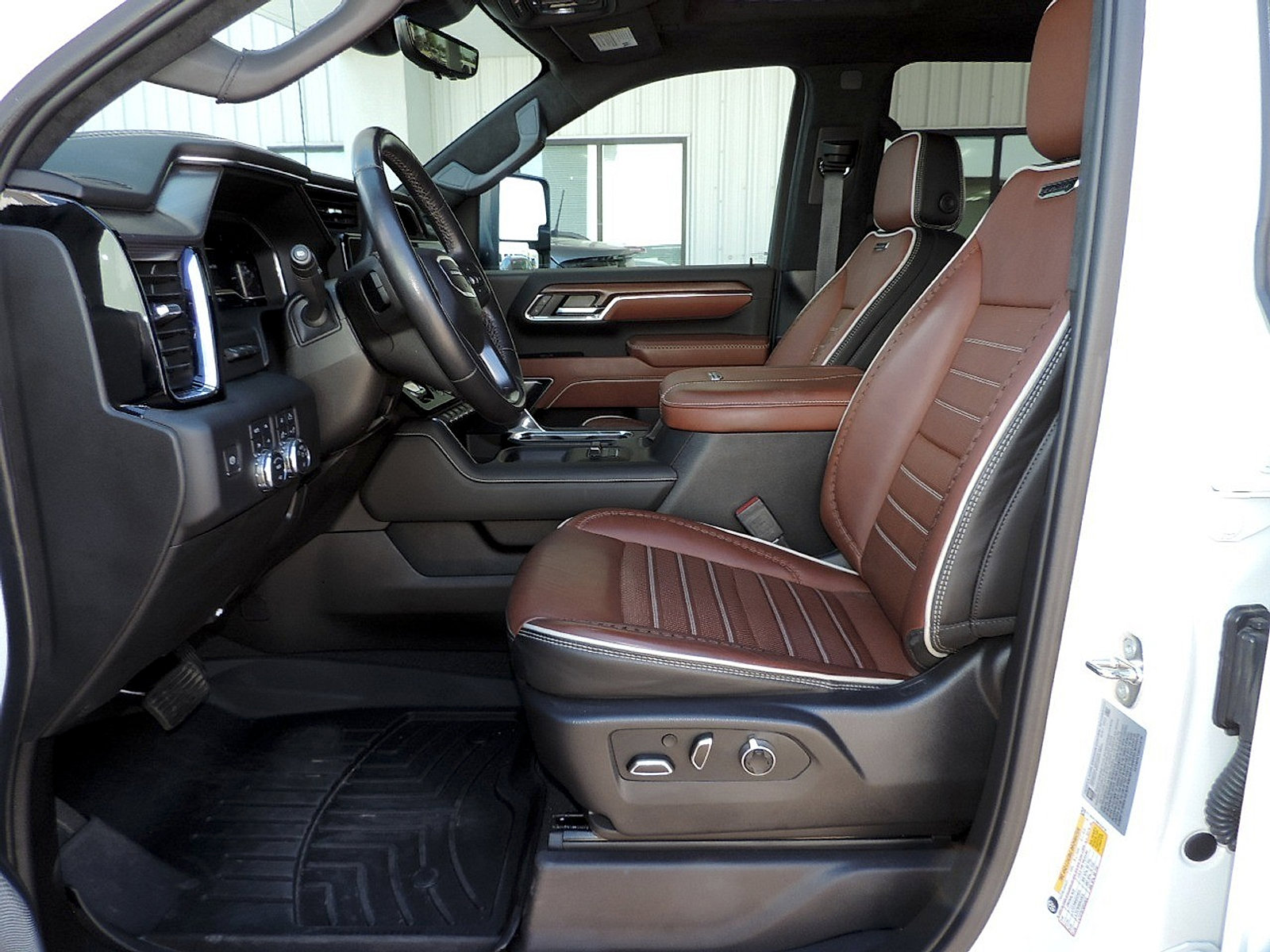 Used 2024 GMC Sierra 2500 Denali Ultimate AWD/4WD image 14