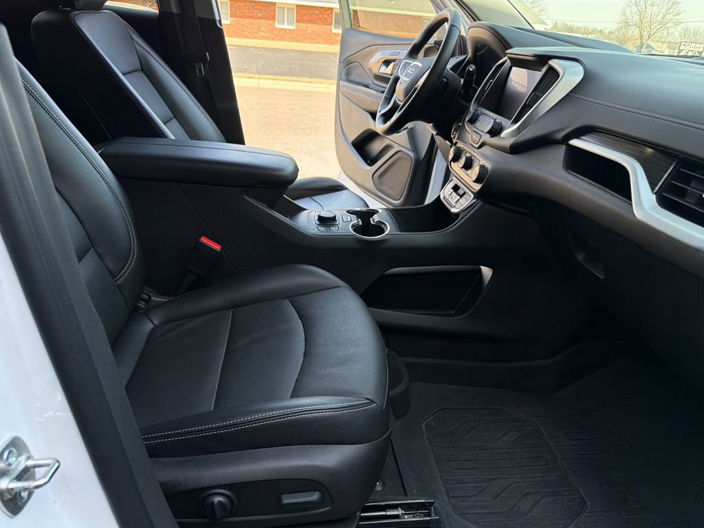 Used 2024 GMC Terrain SLT w/ Tech Package image 18