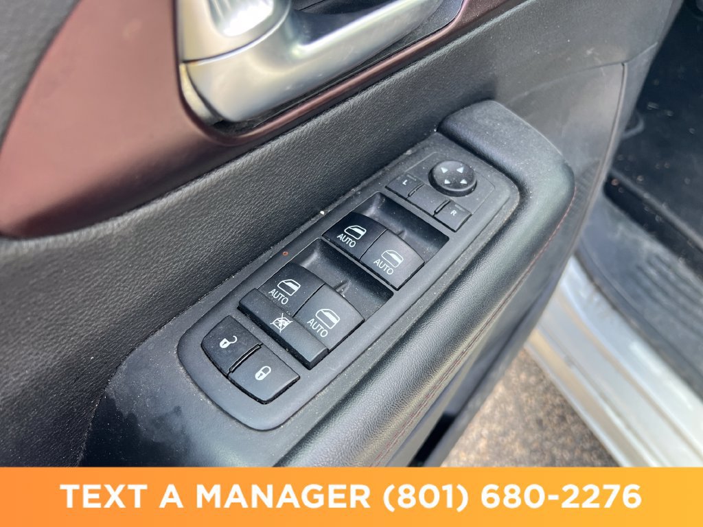 Used 2019 Chrysler Pacifica Touring-L FWD image 10